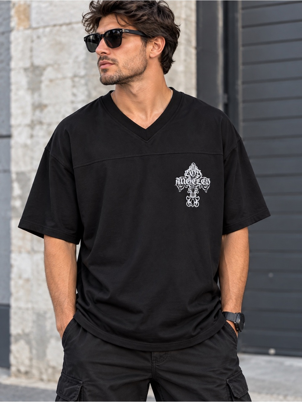 Men's Black V-Neck Graphic T-Shirt XL